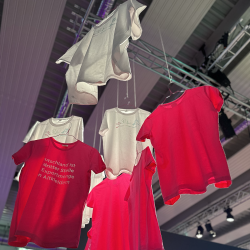 Exponat „Fast Fashion T-Shirts“
